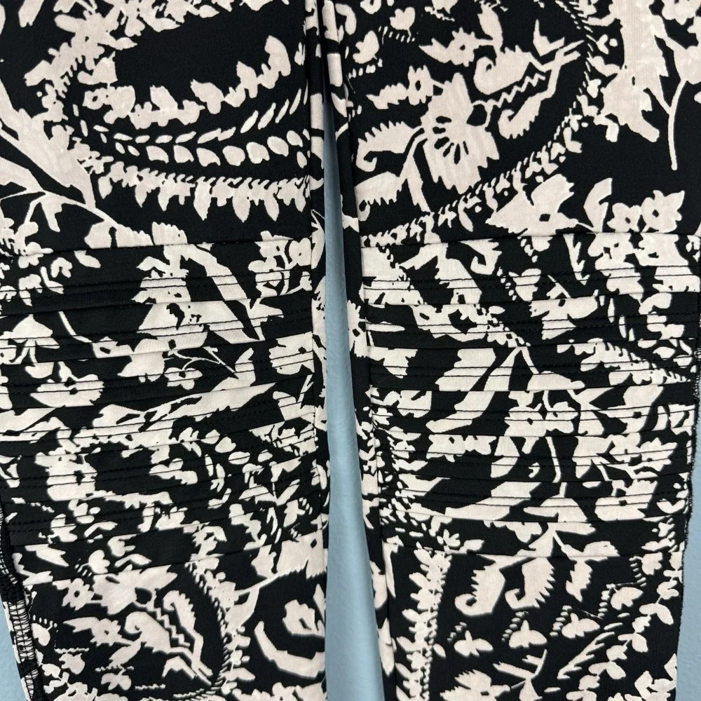 Free People Movement Womens XS‎ Black White Floral Paisley High Rise Leggings